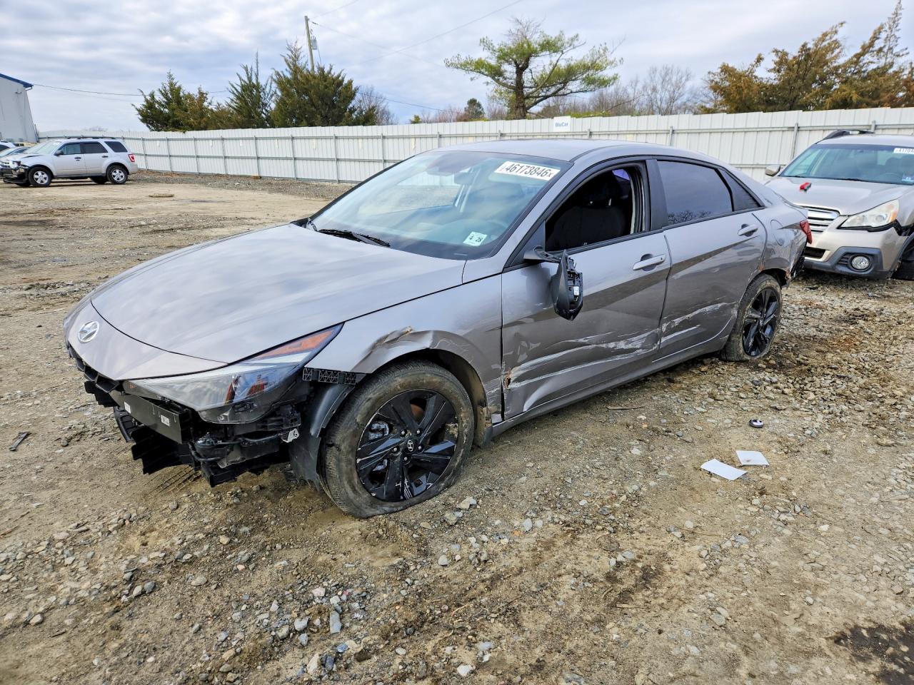 Salvage Hyundai ELANTRA Image