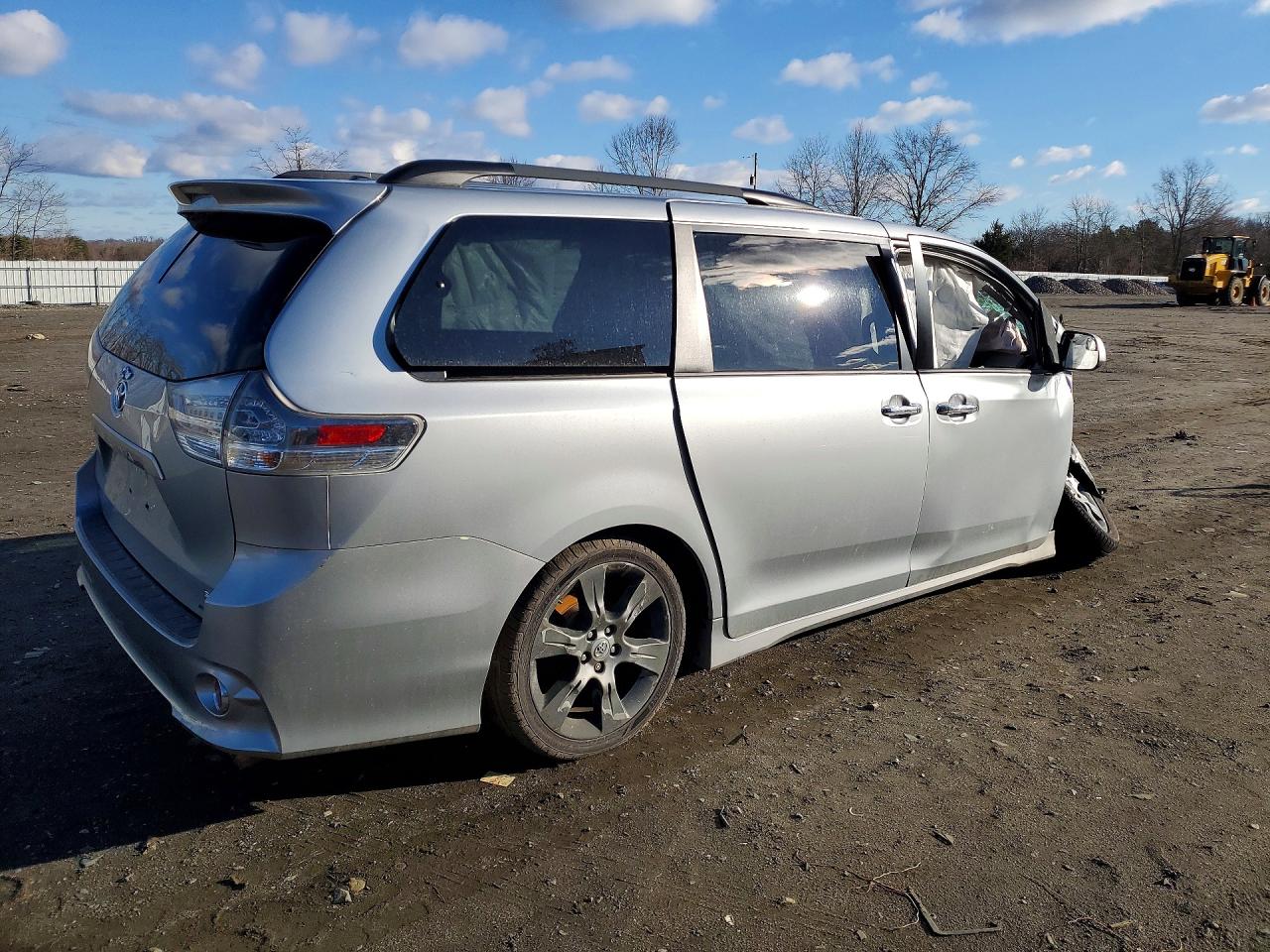 Toyota Sienna Se 8-passenger