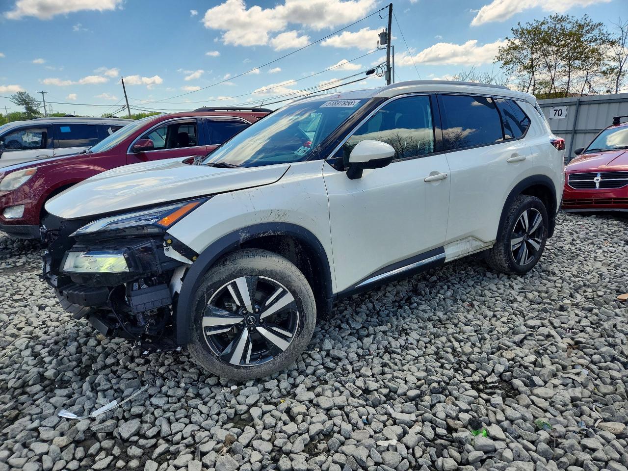 Salvage Nissan Rogue Image