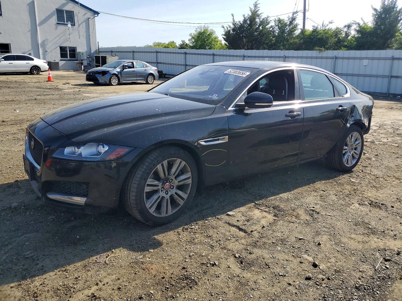 Salvage Jaguar XF Image