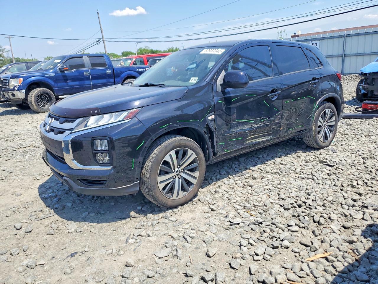 Salvage Mitsubishi Outlander Image