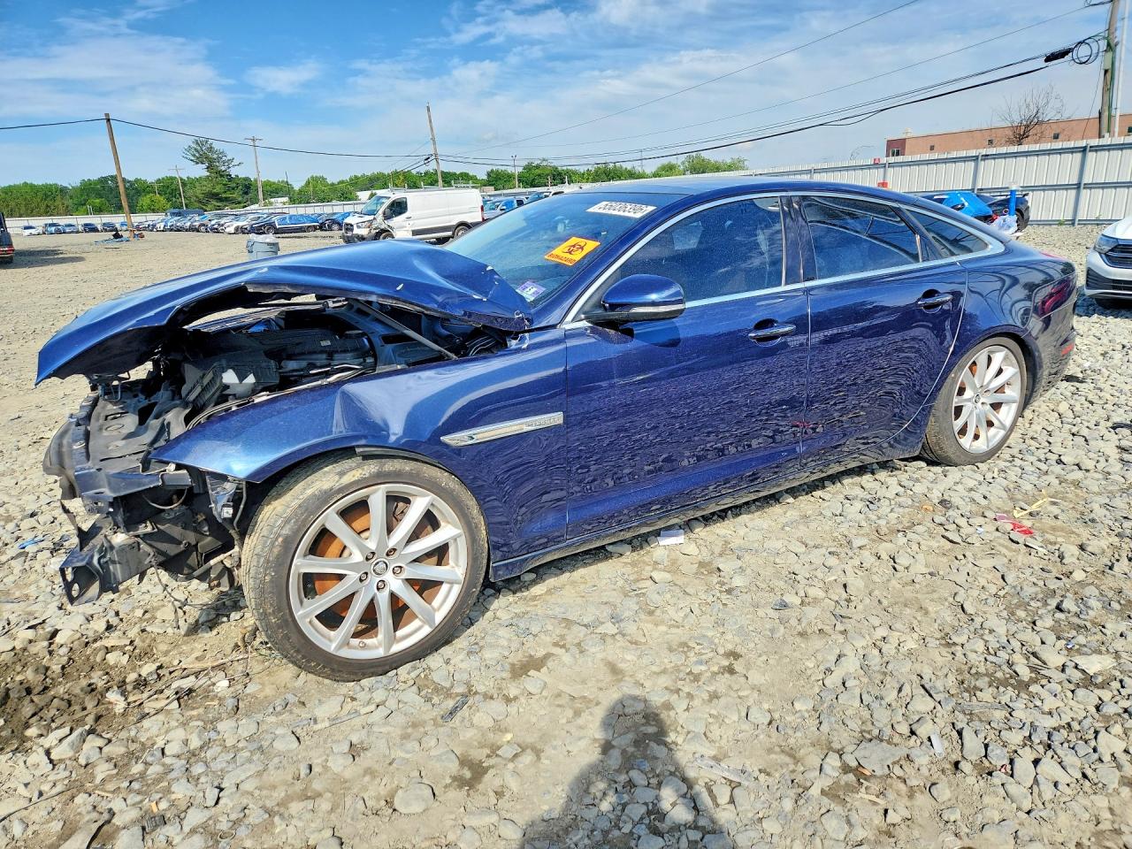 Salvage Jaguar XJ Image