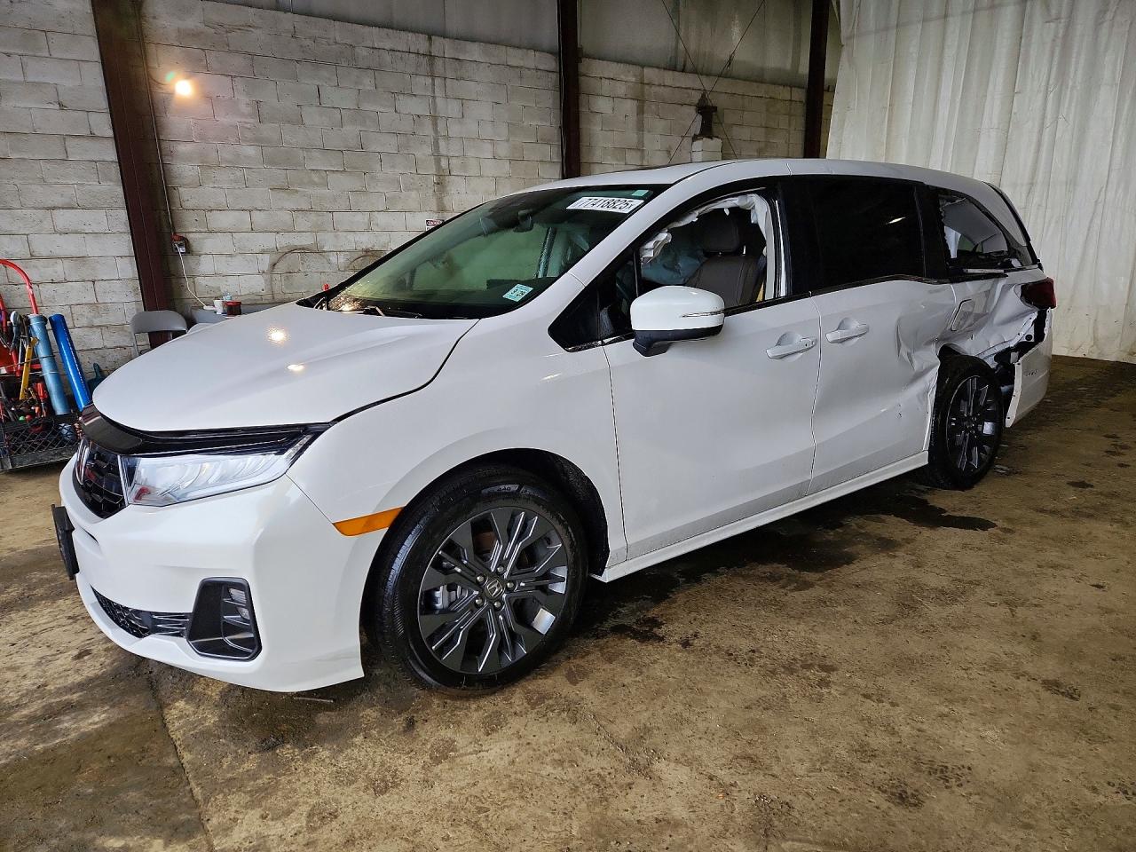 Salvage Honda Odyssey Image