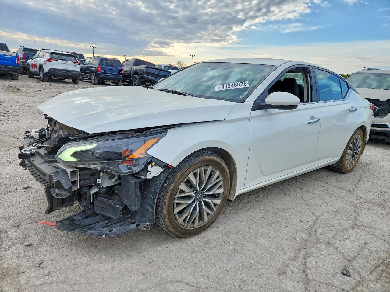 Salvage Nissan Altima Image
