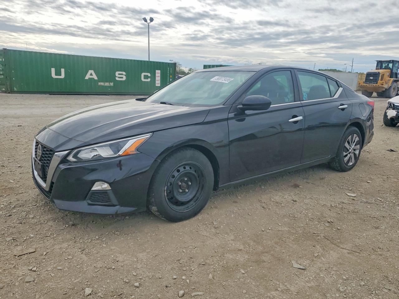 Salvage Nissan Altima Image