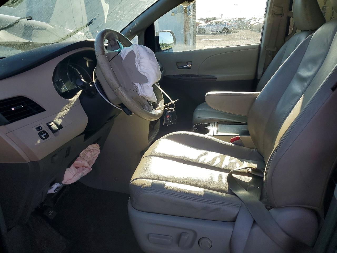 Toyota Sienna Xle 8-passenger