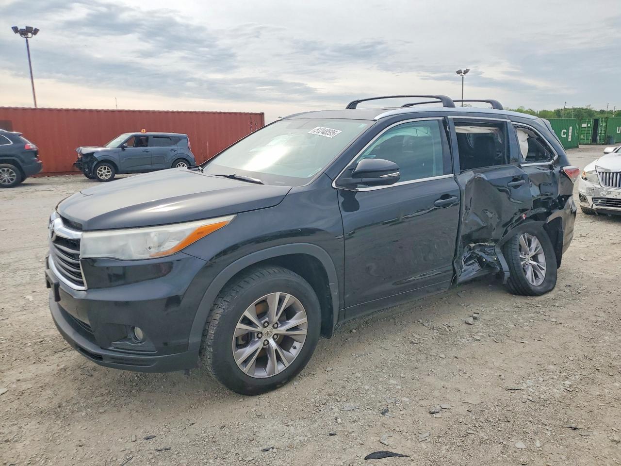 Salvage Toyota Highlander Image