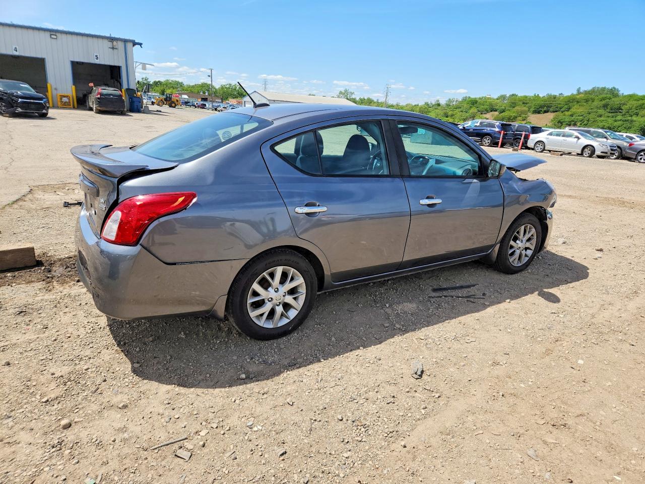 Nissan Versa Sv