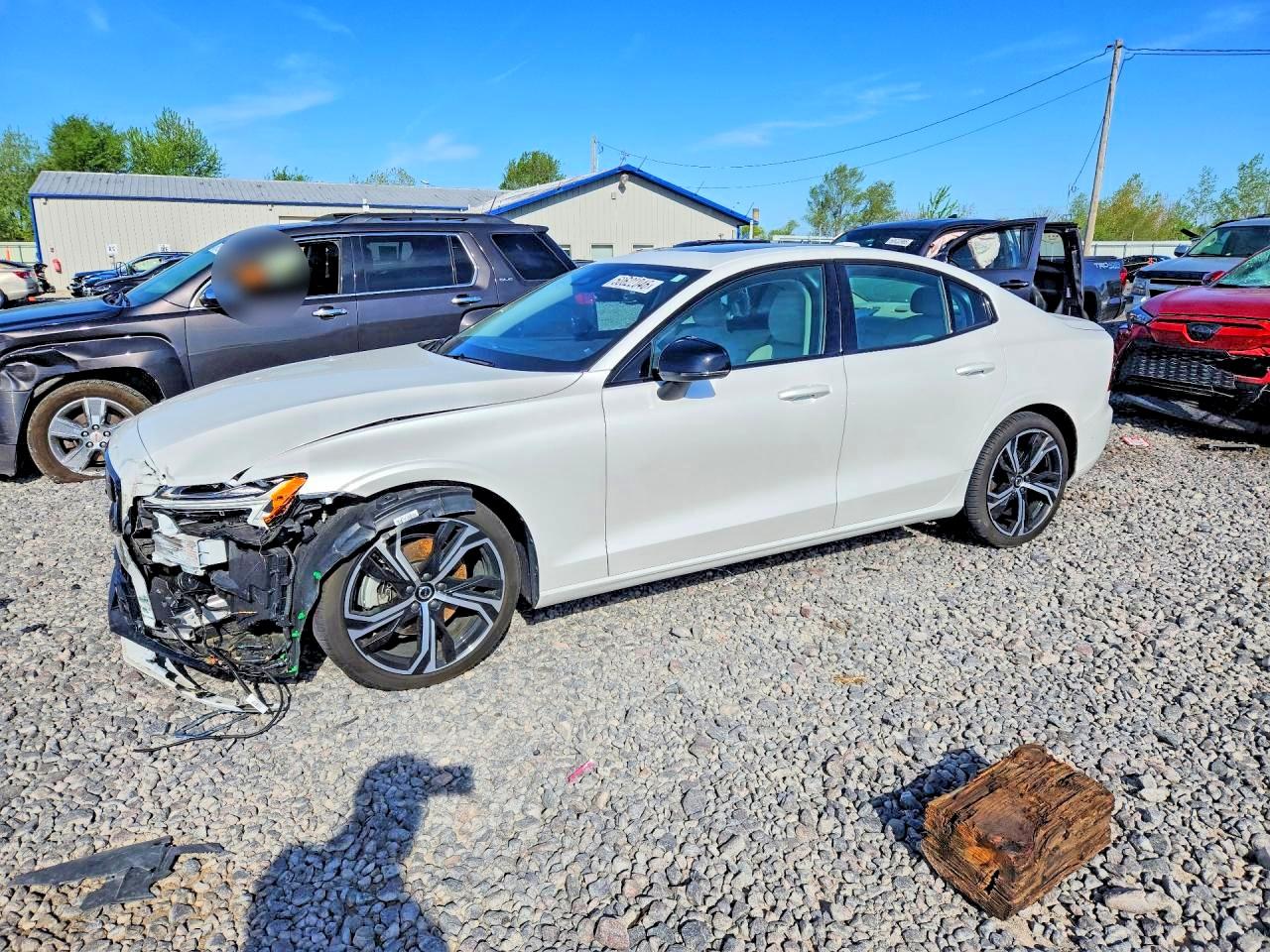 Salvage Volvo S60 Plus Image
