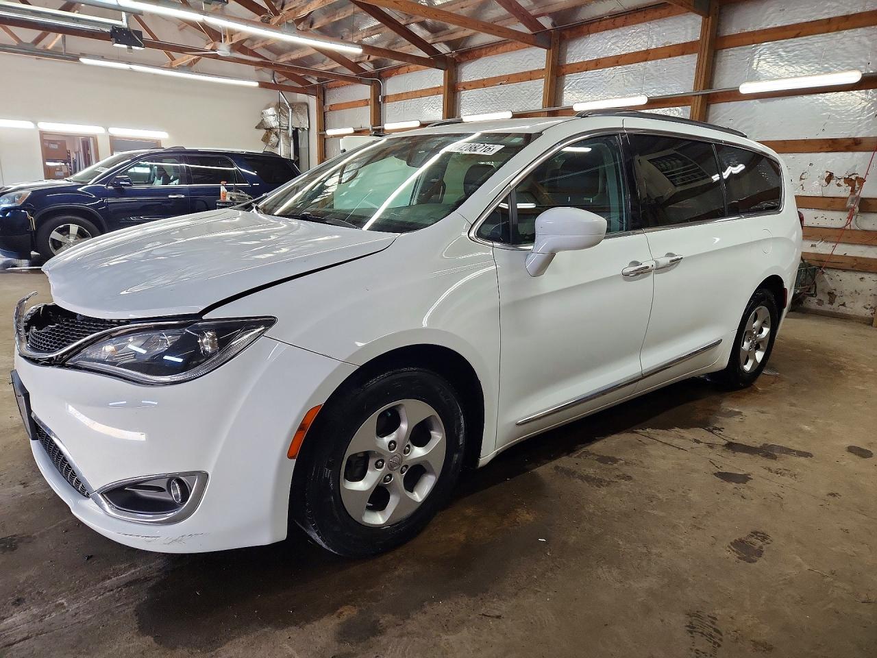 Salvage Chrysler Pacifica Image
