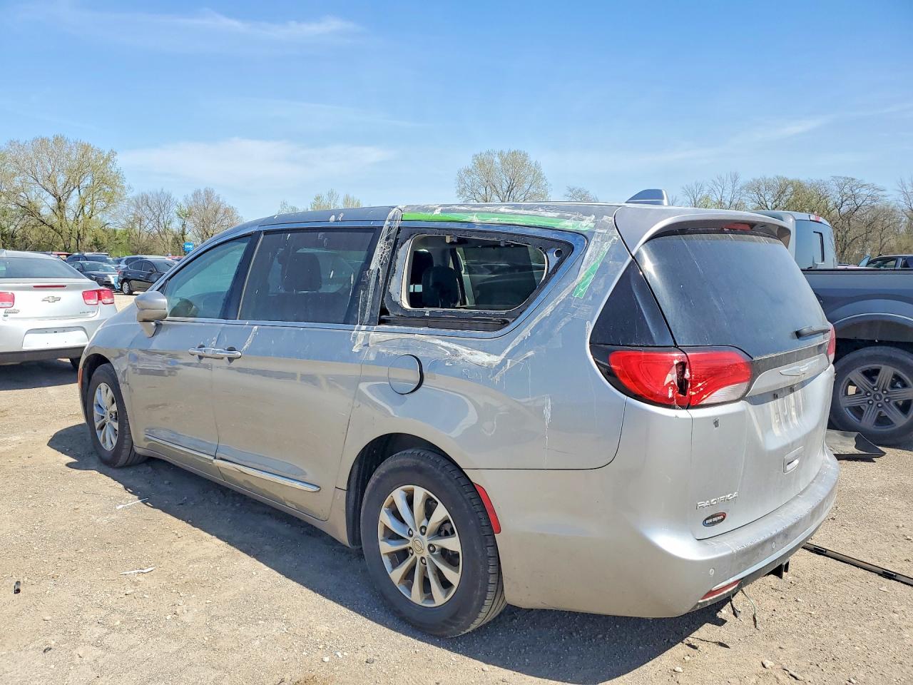 Chrysler Pacifica Touring L