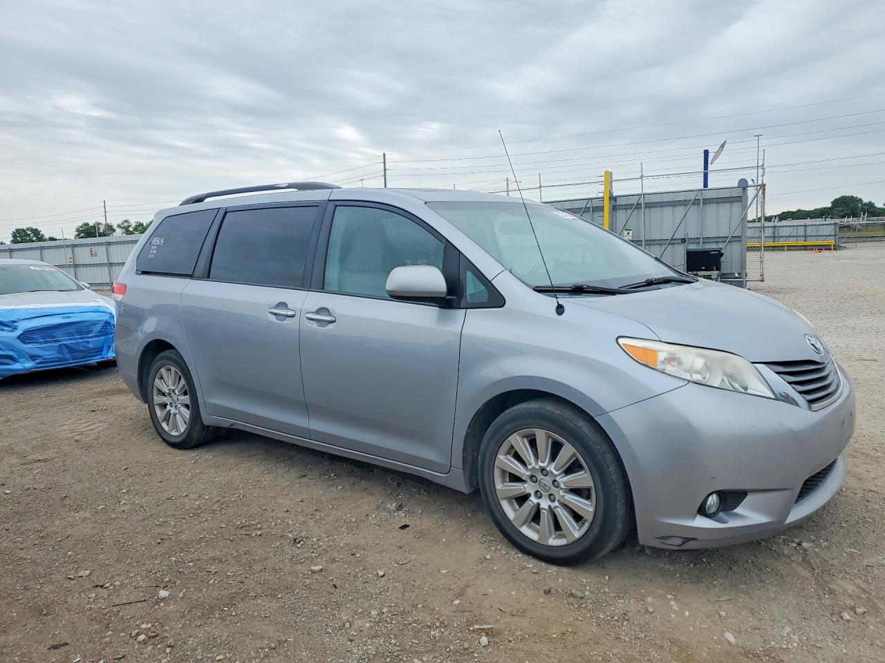 Toyota Sienna Xle 7-passenger