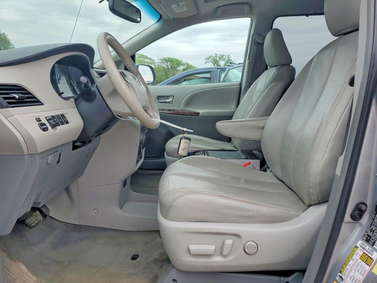 Toyota Sienna Xle 7-passenger