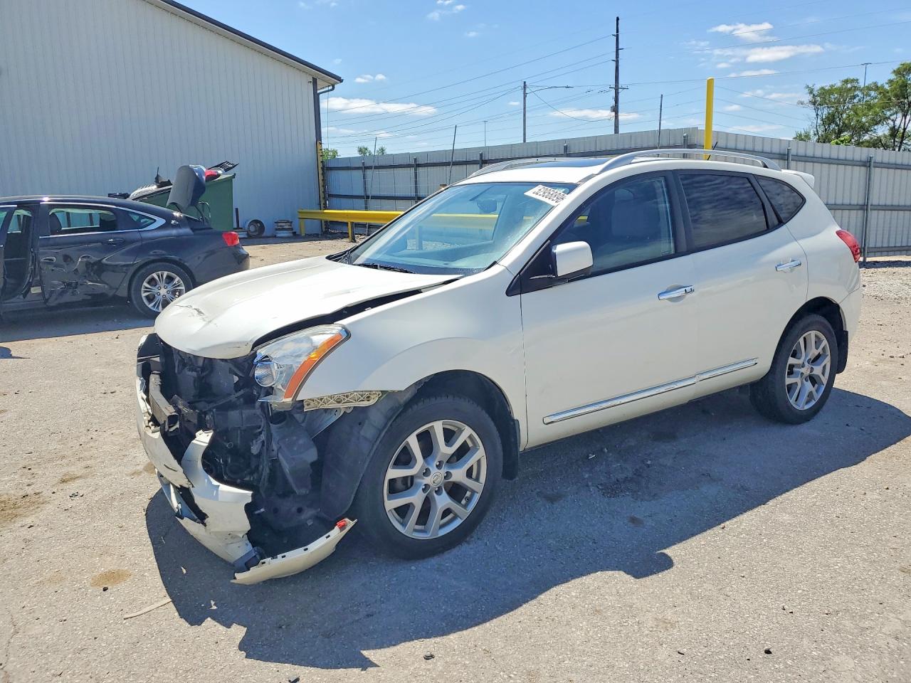 Salvage Nissan Rogue Image