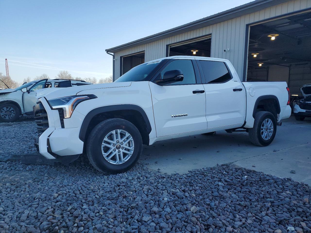 Salvage Toyota Tundra Image