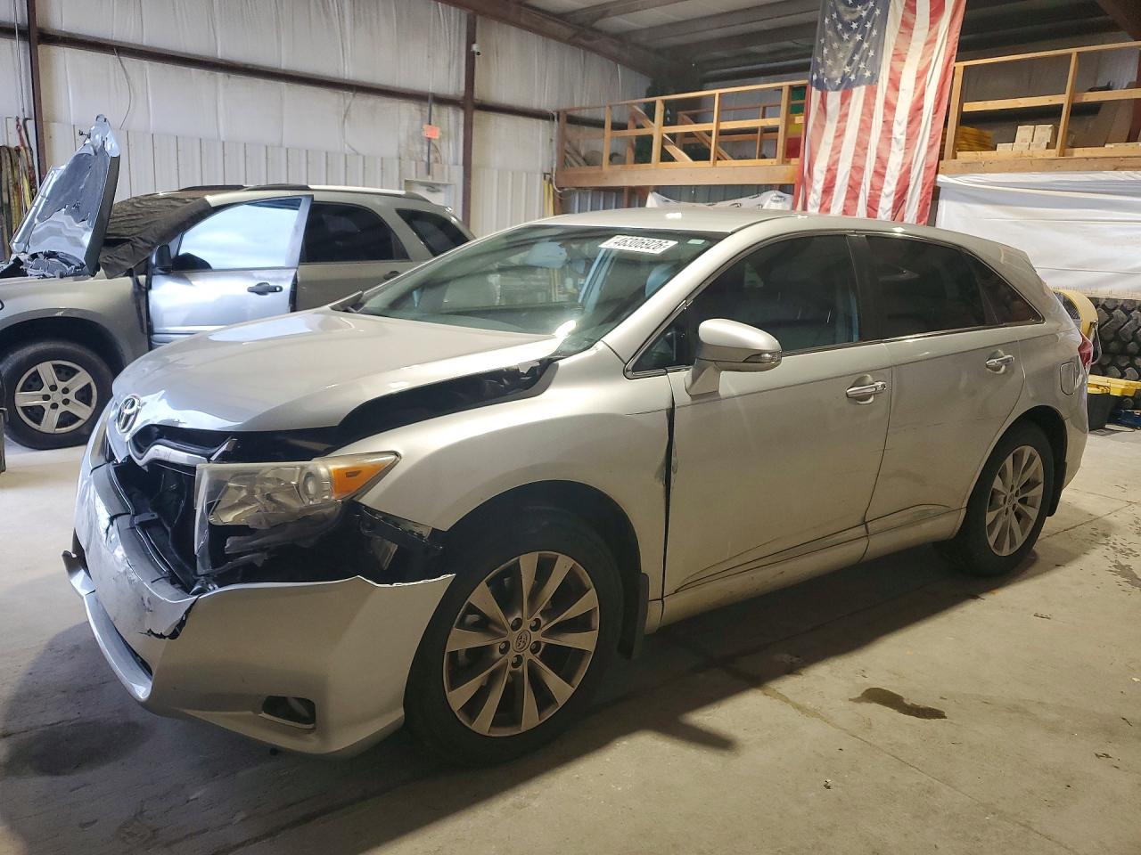 Salvage Toyota Venza Image