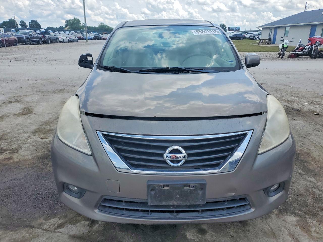 Nissan Versa 1.6 S