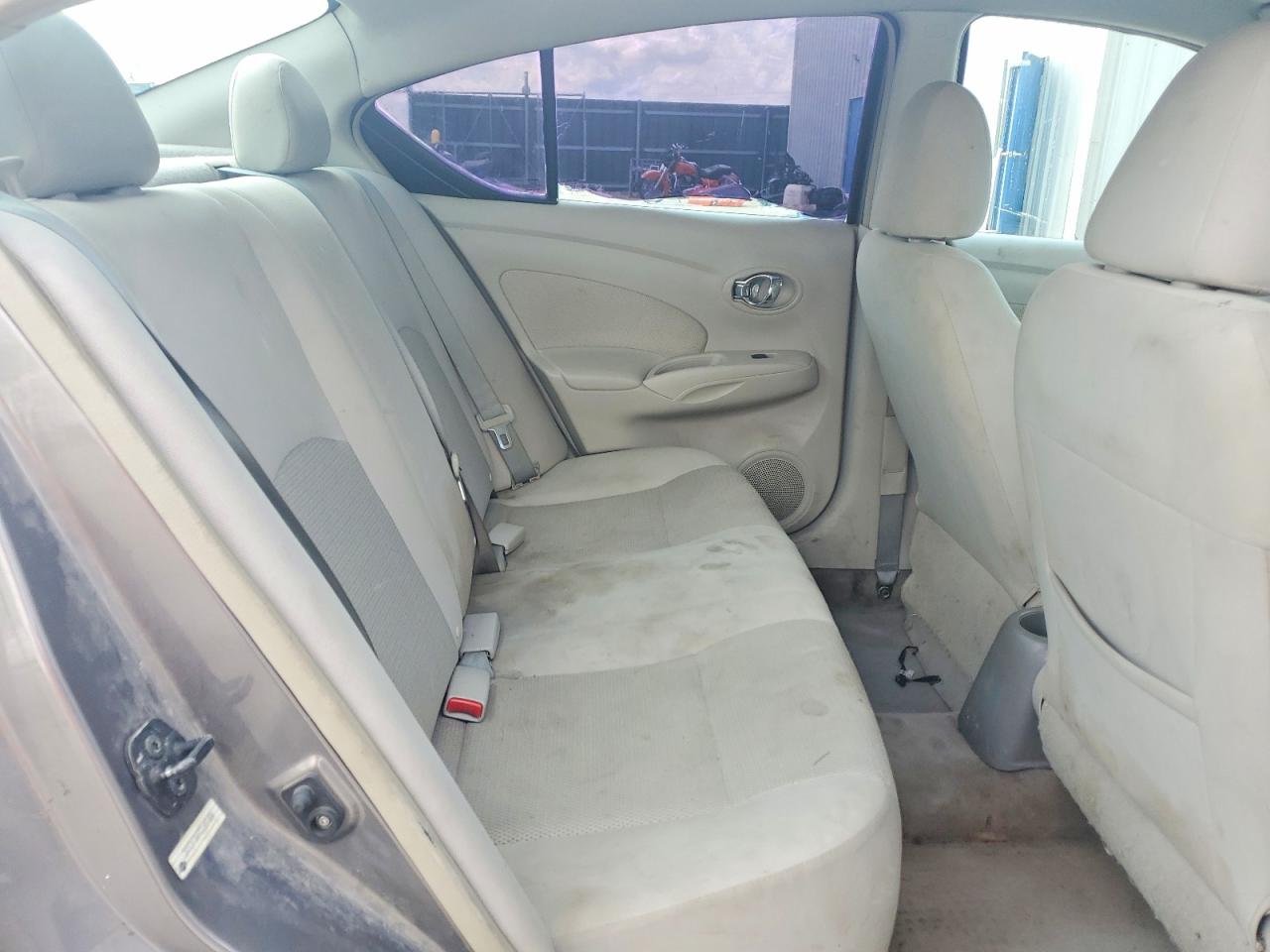 Nissan Versa 1.6 S