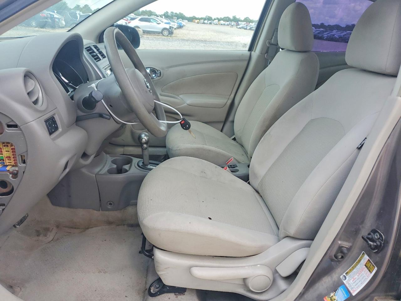 Nissan Versa 1.6 S