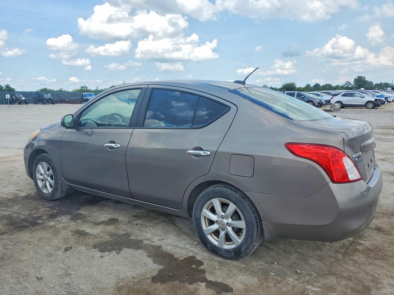 Nissan Versa 1.6 S