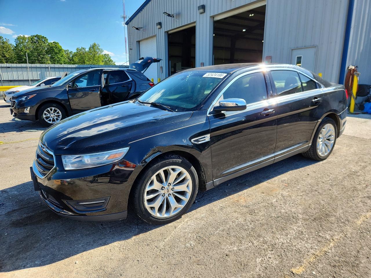 Salvage Ford Taurus Image
