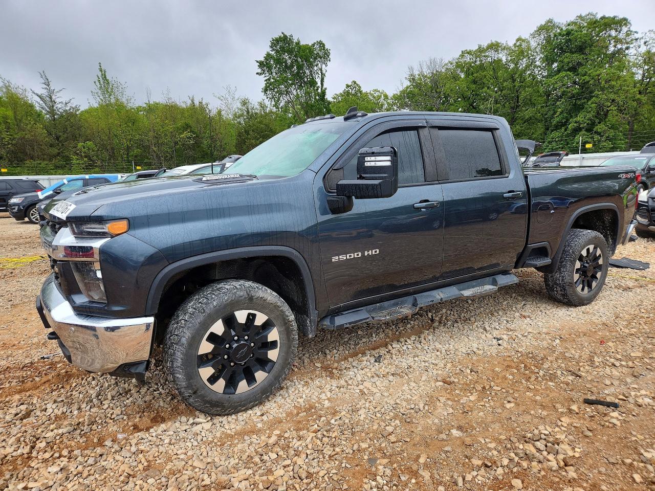 Salvage Chevrolet Silverado Image