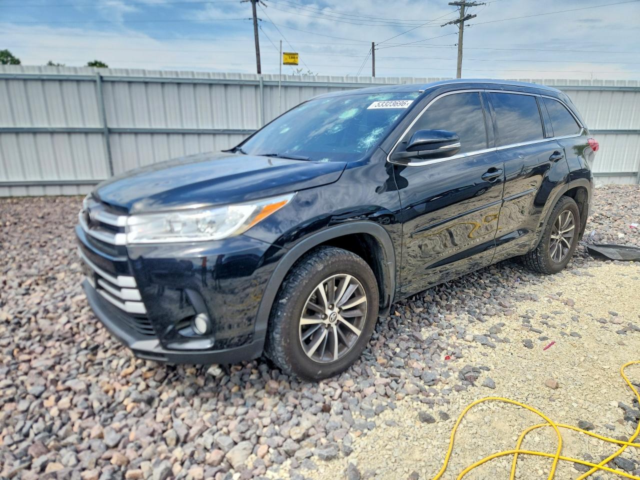 Salvage Toyota Highlander Image