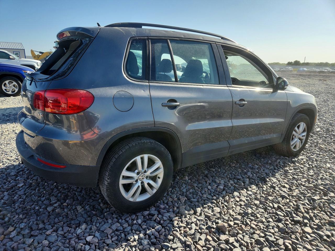 Volkswagen Tiguan S
