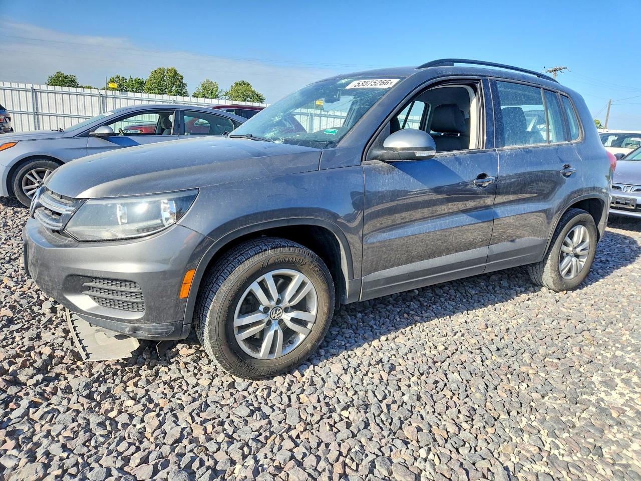 Salvage Volkswagen Tiguan Image