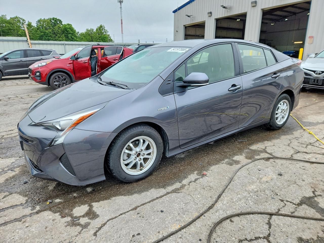 Salvage Toyota Prius Image