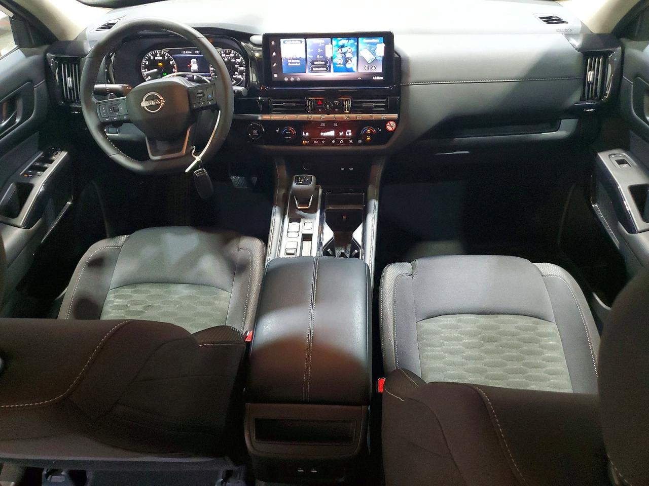 Nissan Pathfinder Sv