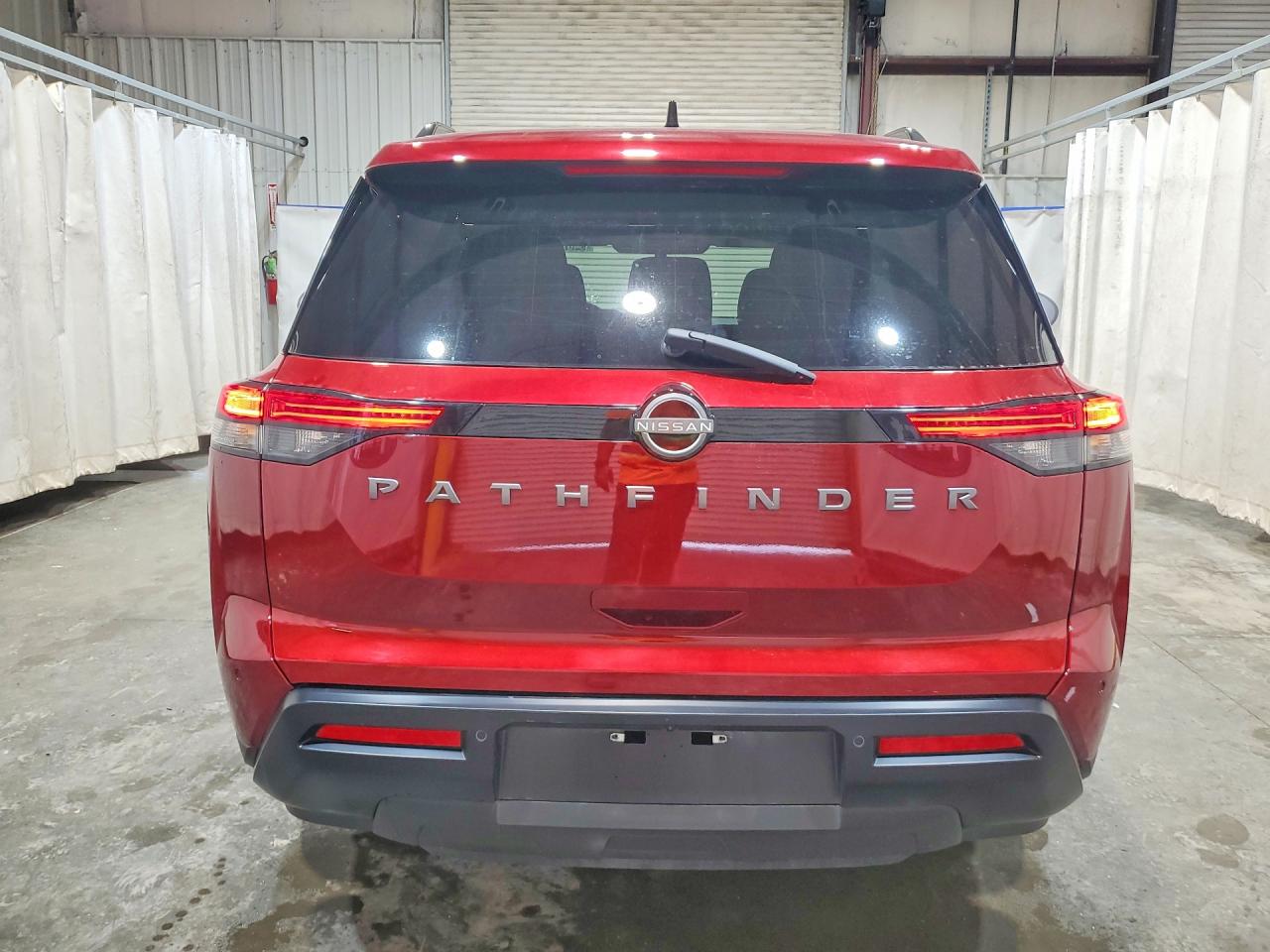 Nissan Pathfinder Sv
