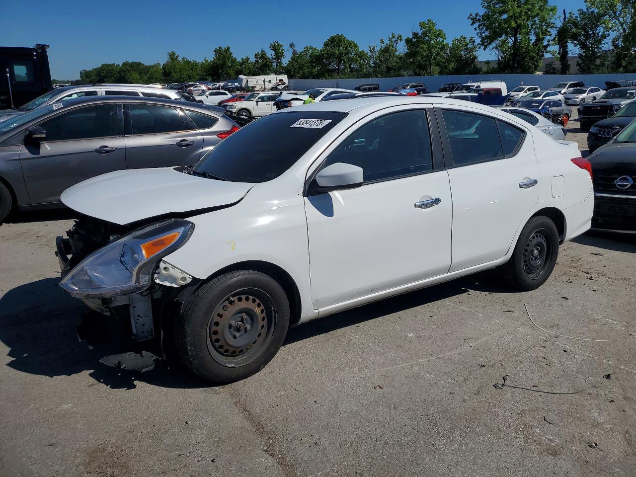 Salvage Nissan Versa Image