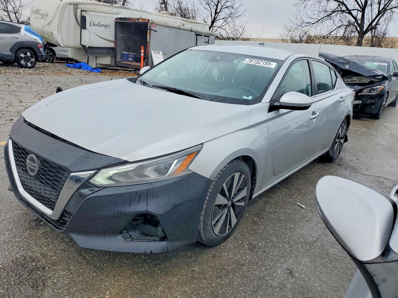 Salvage Nissan Altima Image