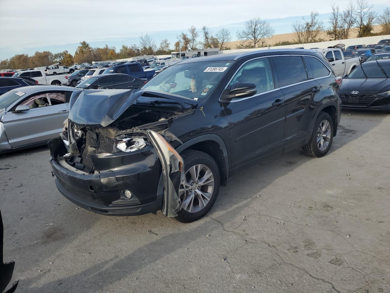 Salvage Toyota Highlander Image