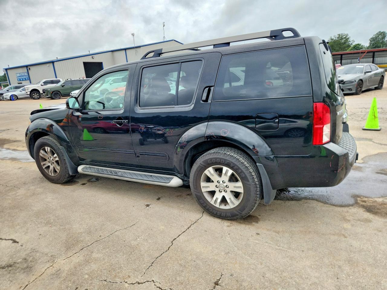Nissan Pathfinder S Fe+