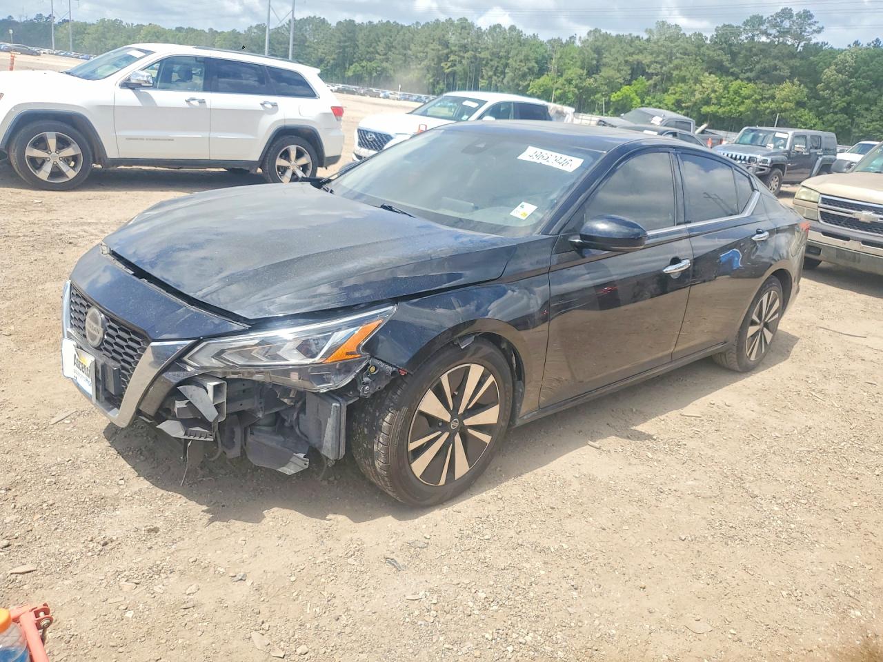 Salvage Nissan Altima Image