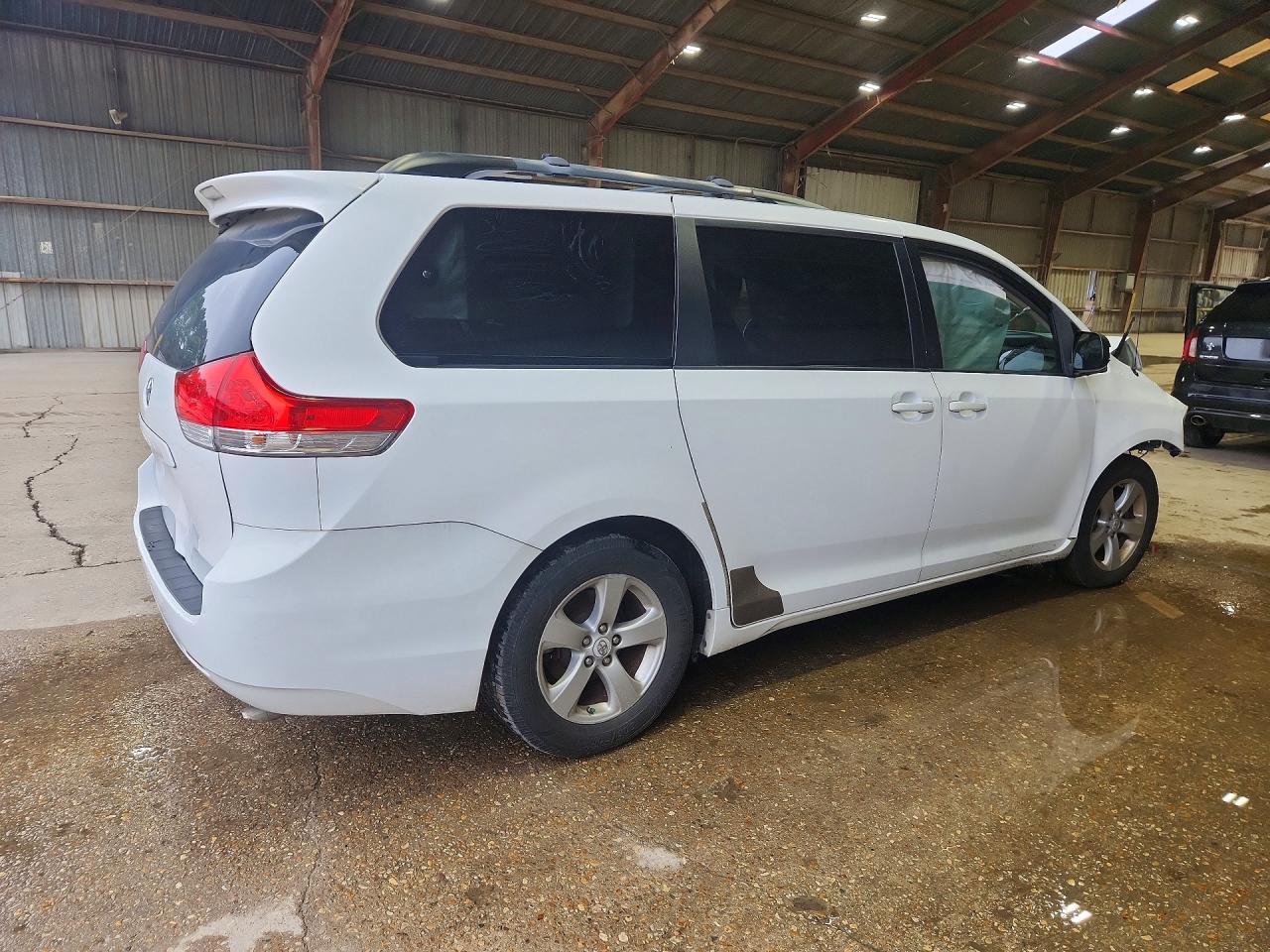 Toyota Sienna Le