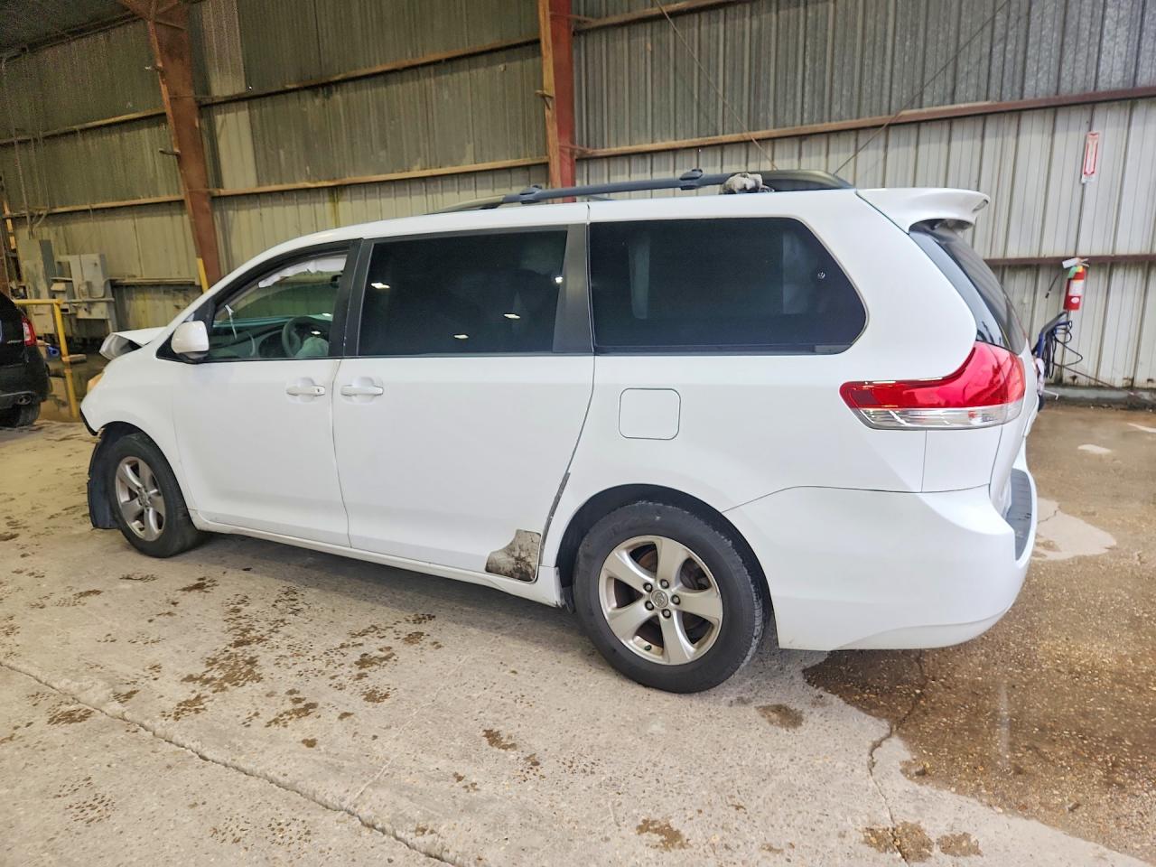 Toyota Sienna Le