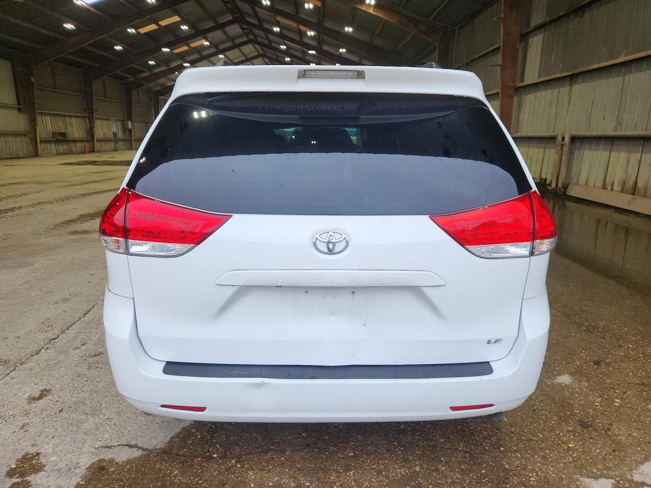 Toyota Sienna Le