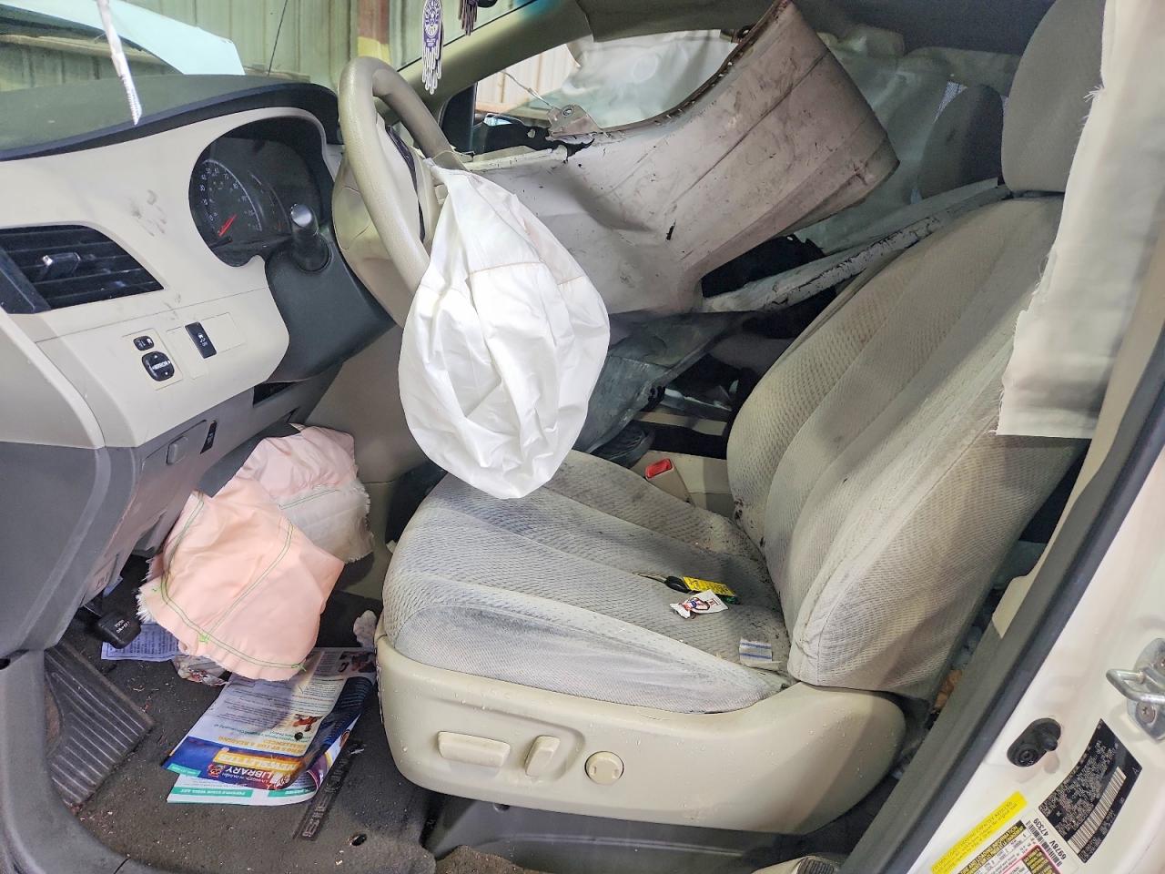 Toyota Sienna Le