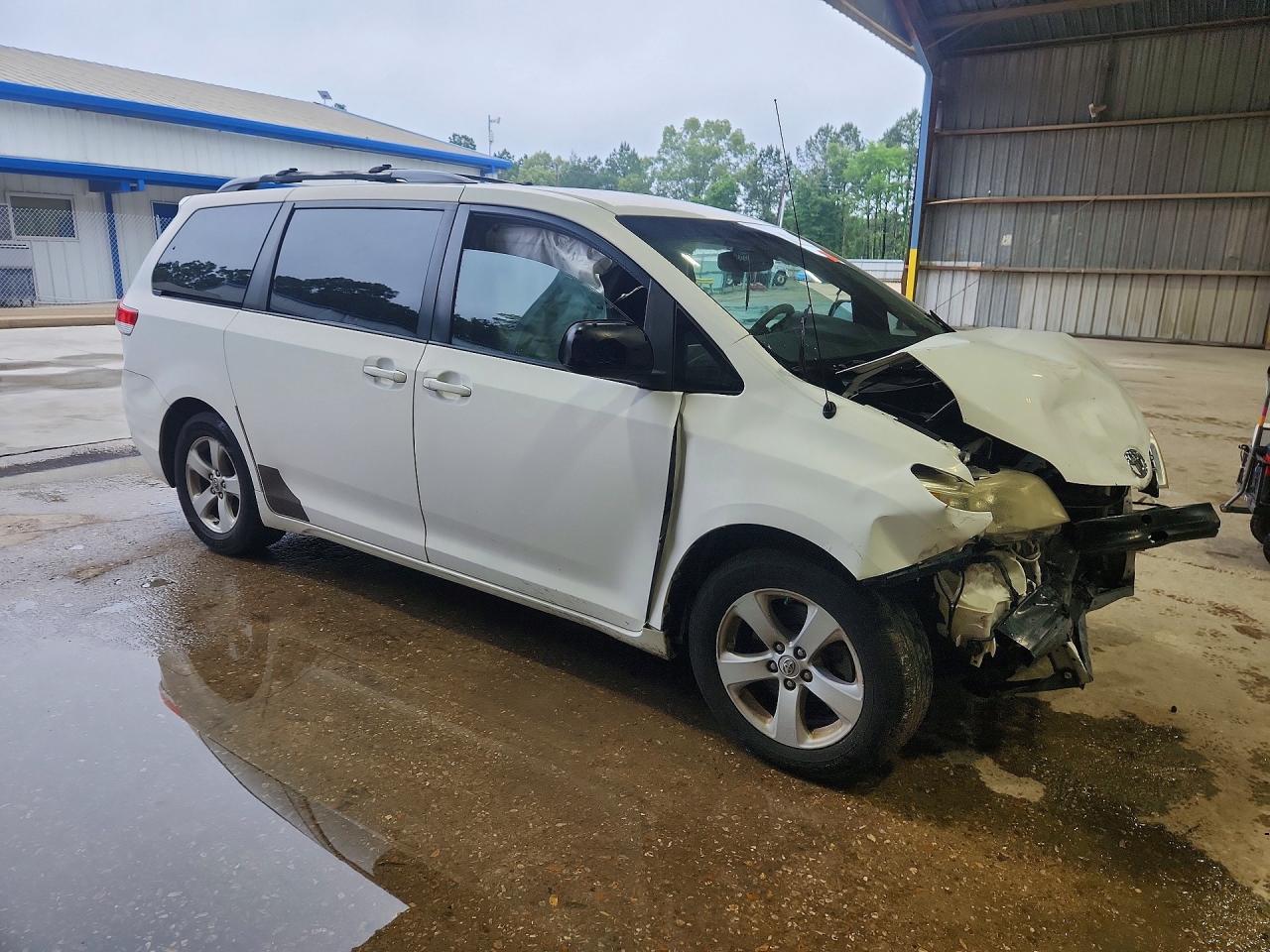 Toyota Sienna Le