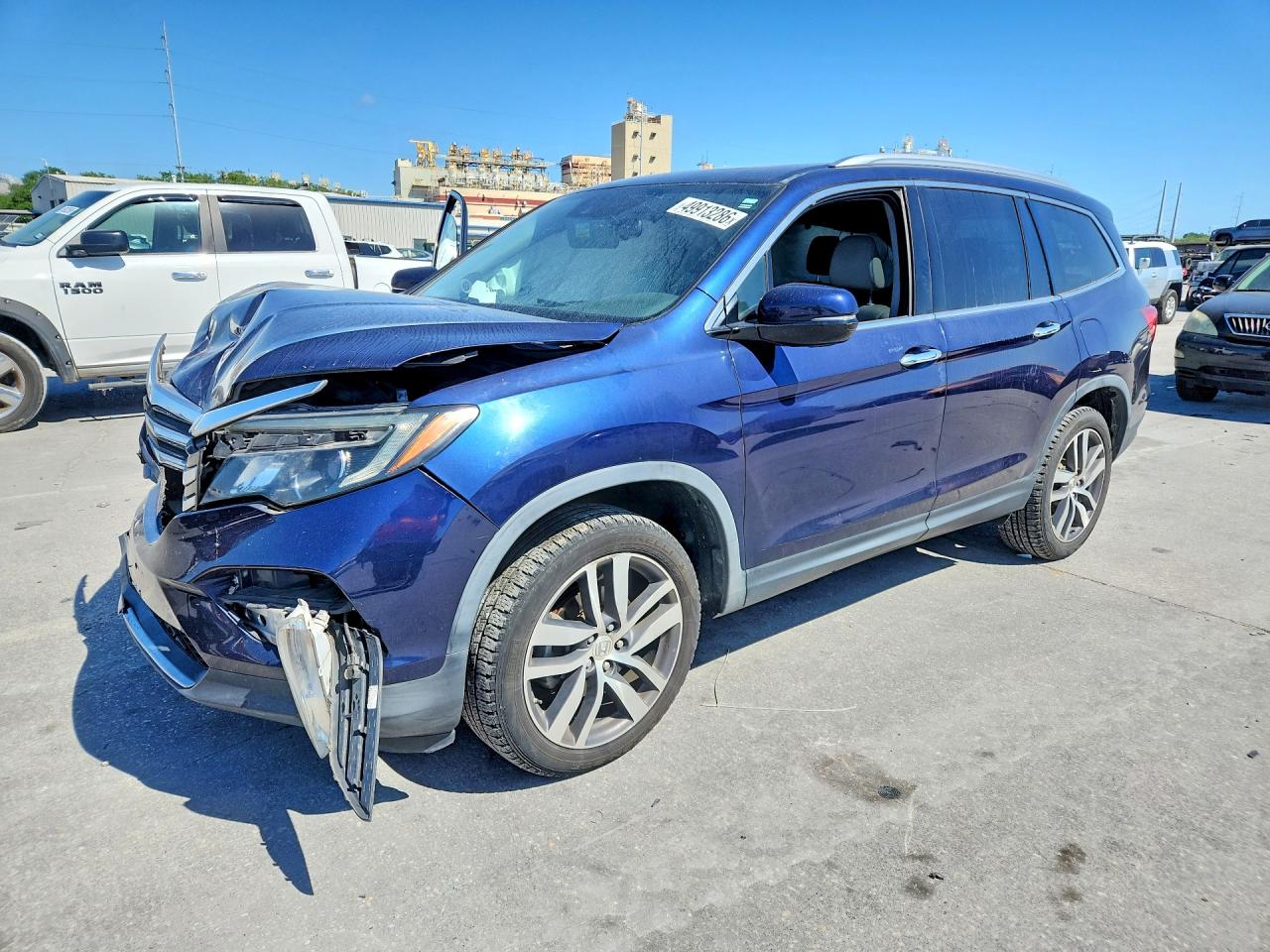 Salvage Honda Pilot Image
