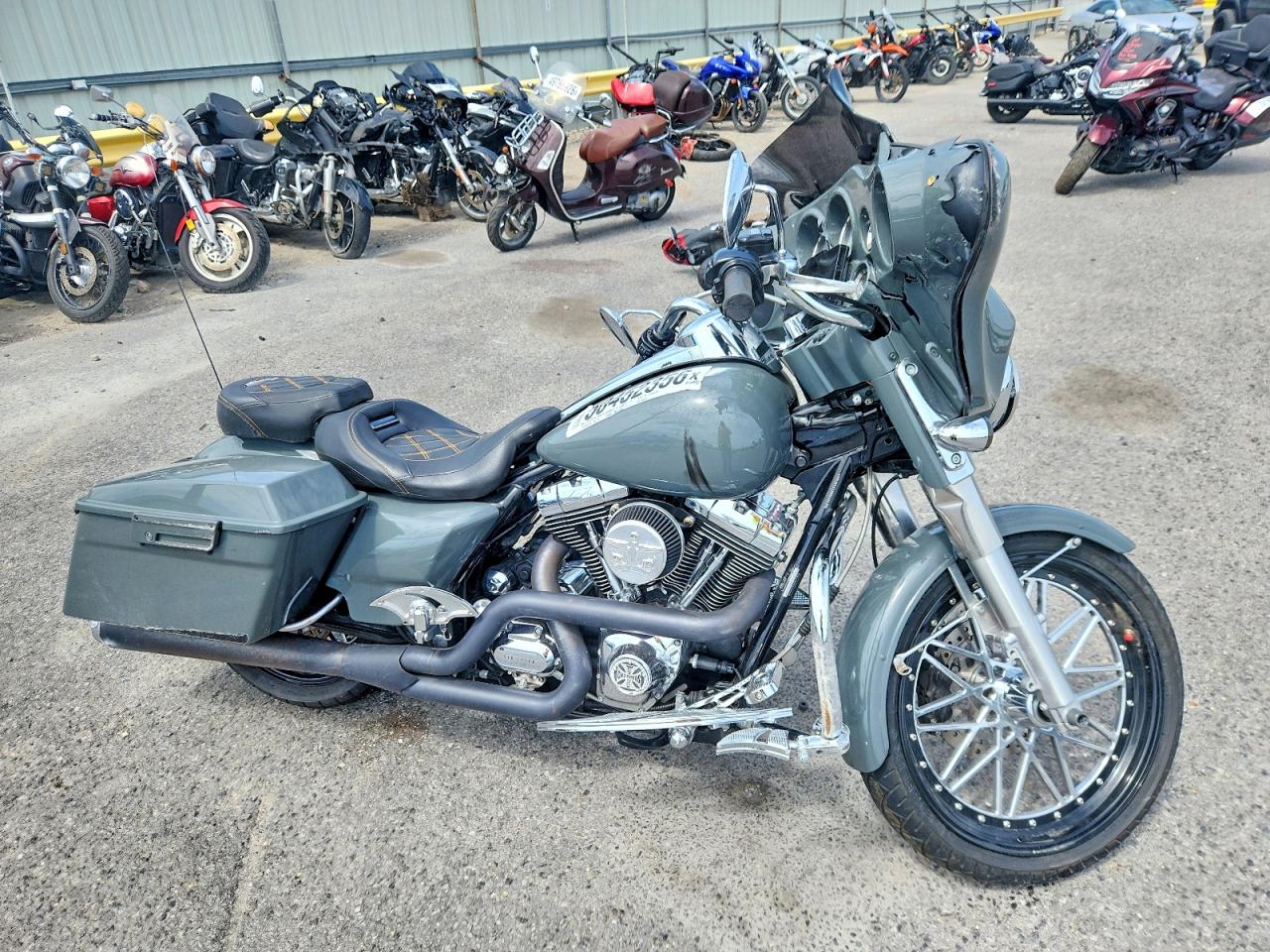 Salvage Harley-Davidson Fl Image