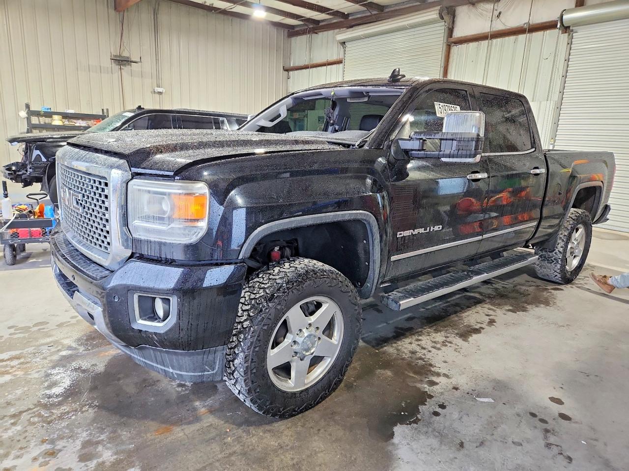 Salvage GMC Sierra Image