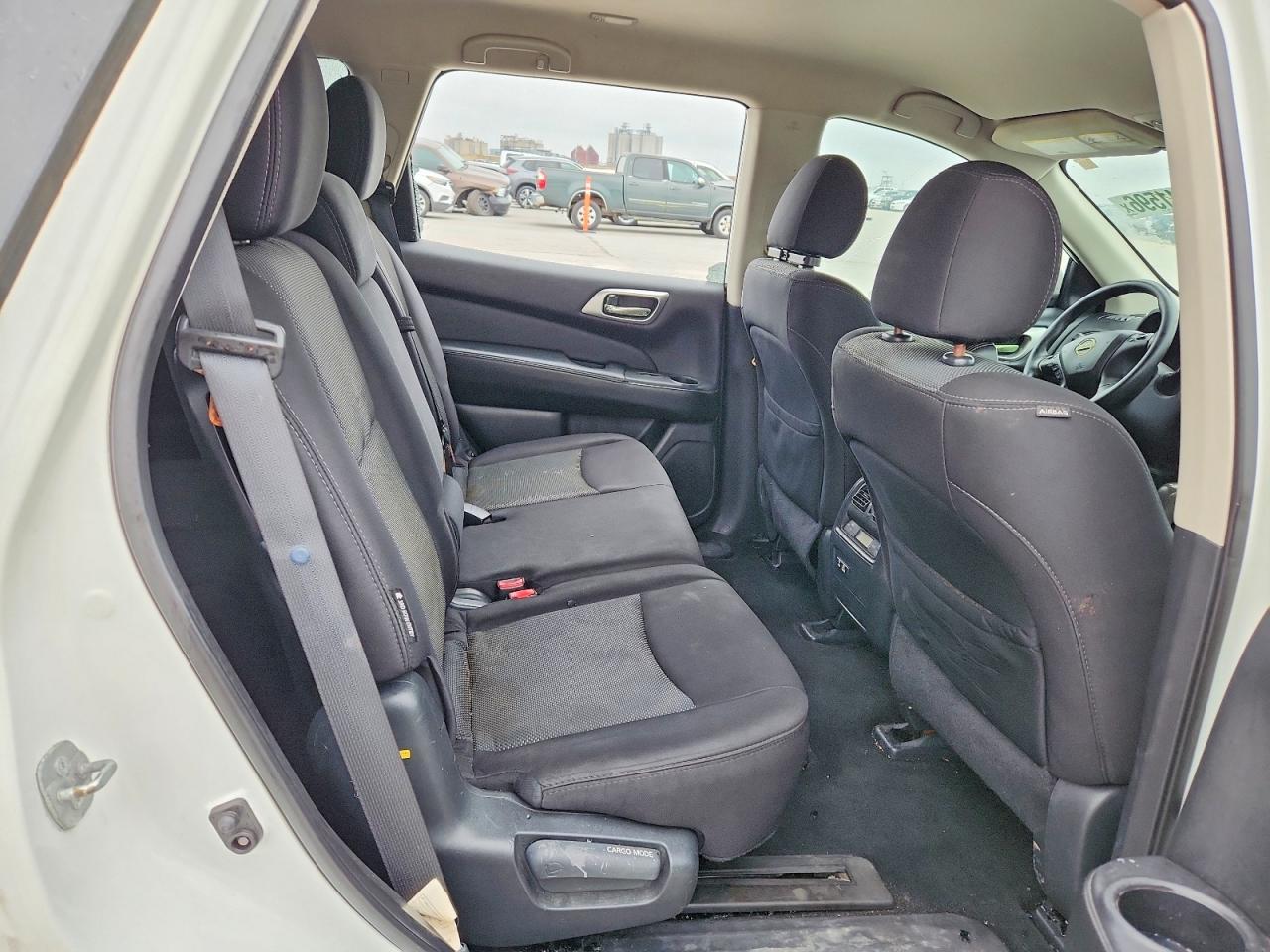 Nissan Pathfinder S