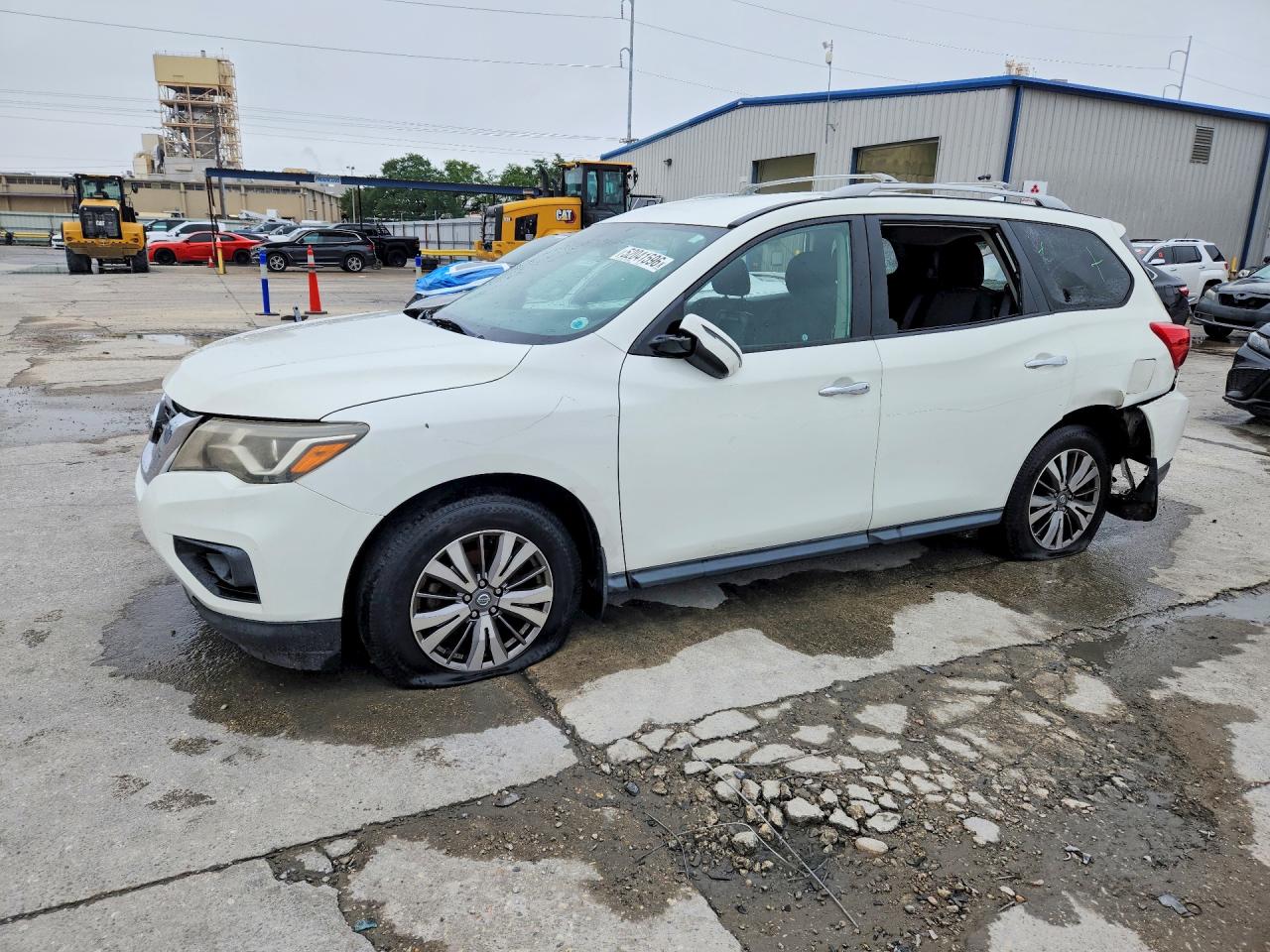 Salvage Nissan Pathfinder Image