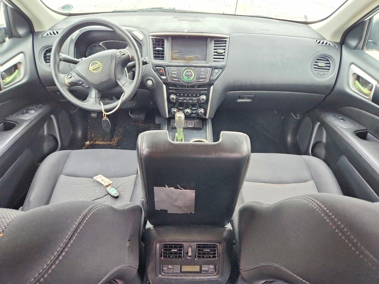 Nissan Pathfinder S