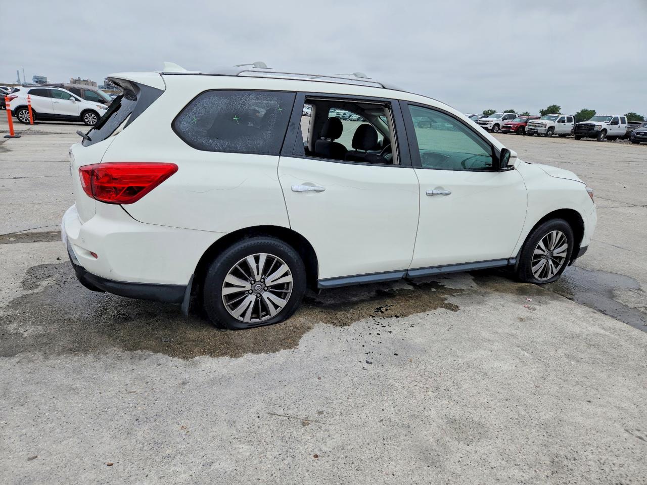 Nissan Pathfinder S
