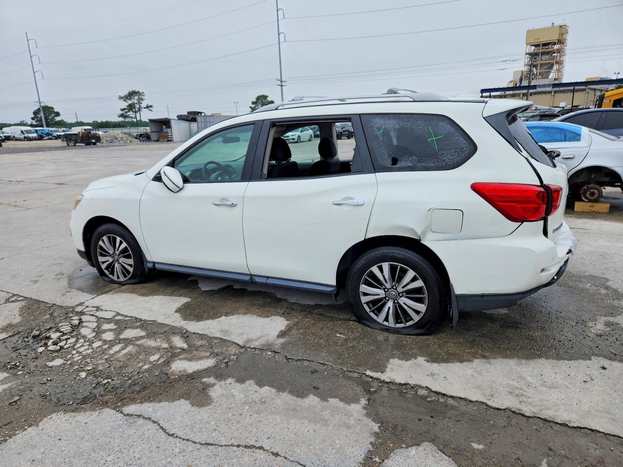 Nissan Pathfinder S